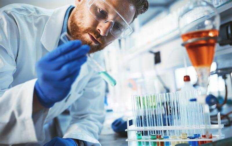 researcher performing multiple sclerosis study